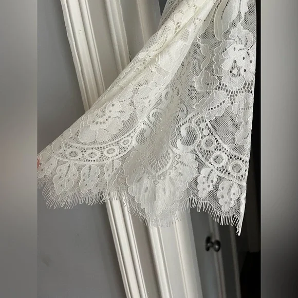 Long Ivory Lace Robe with Tie Belt - Picture 4 of 6